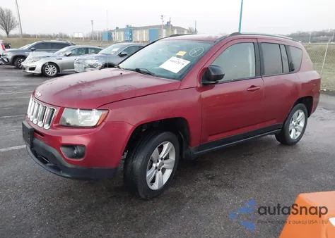 2017 Jeep Compass Sport Fwd z USA, uszkodzony, nr VIN 1C4NJCBA1HD123627